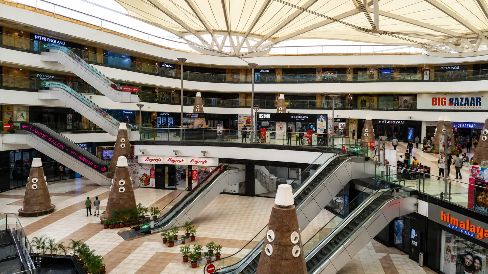 Vasant Square Mall, Vasant Kunj tensile canopy above the escalator court